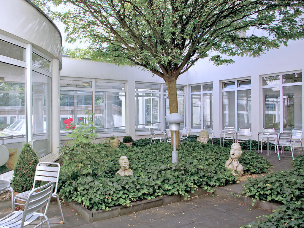 Отель Cjd Bonn Castell Экстерьер фото